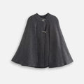 Cape poncho en coton gris anthracite avec col montant et boucles métal, vue de face