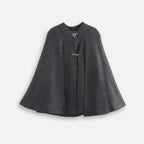 Cape poncho en coton gris anthracite avec col montant et boucles métal, vue de face