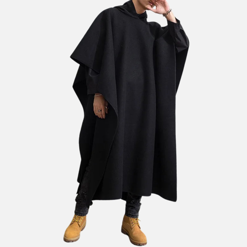 Cape poncho coton homme avec capuche, coupe longue aux genoux, noire, portée de face