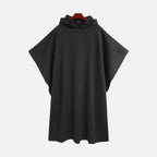 Cape poncho coton noir homme avec capuche, coupe longue jusqu'aux genoux, vue de face