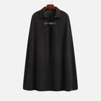 Cape poncho coton noir col chemise avec boucle cuir, vue de face sur cintre