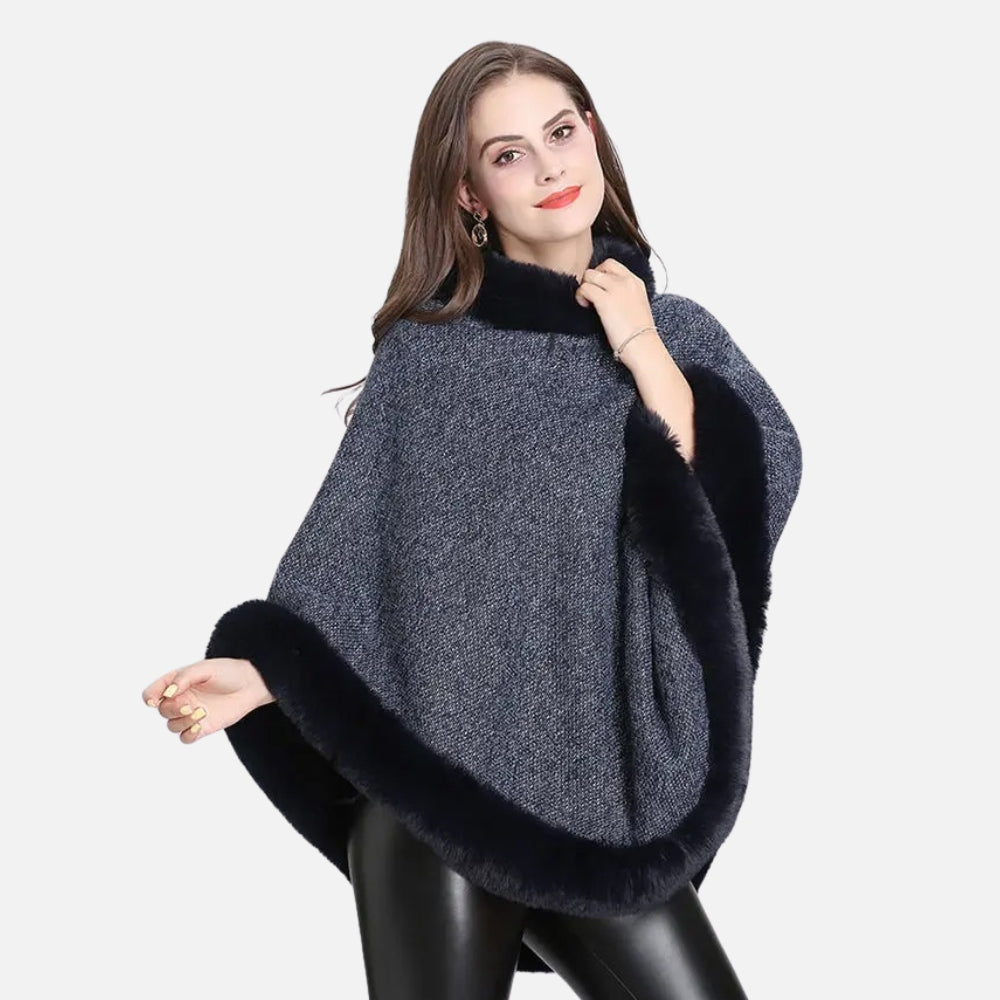 Cape poncho femme grise col montant fourrure noire, vue de face portée