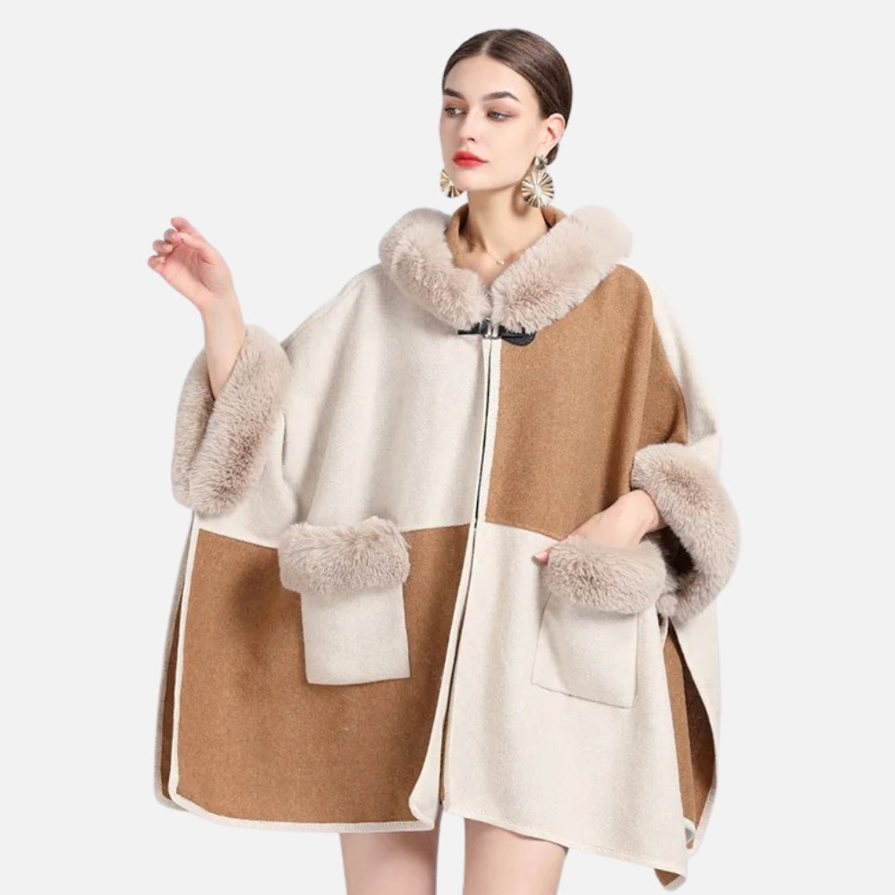 Cape poncho femme bicolore beige et camel avec col et poignets en fourrure, vue de face