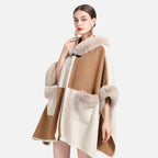 Cape poncho femme bicolore beige et camel avec capuche et finitions fourrure
