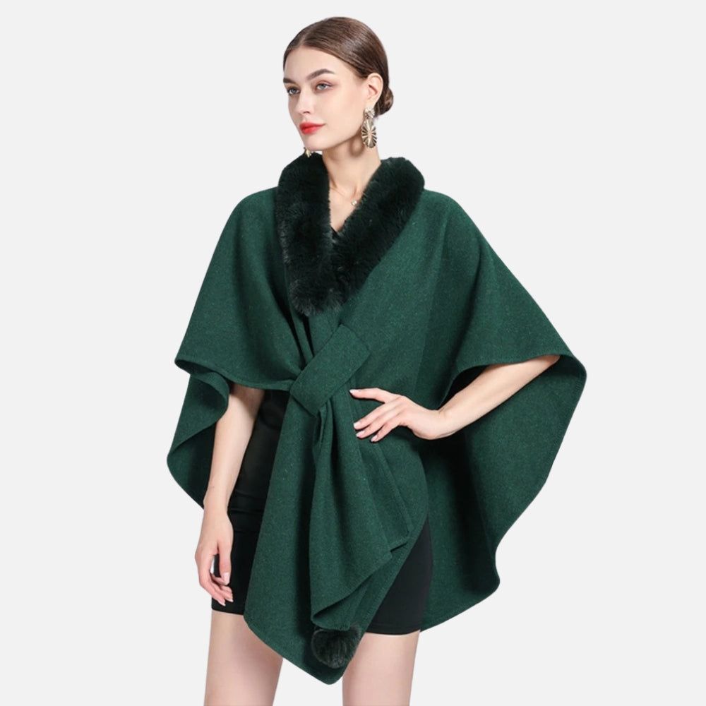 Cape poncho femme vert sapin col fourrure noire ceinture pompon taille unique portée