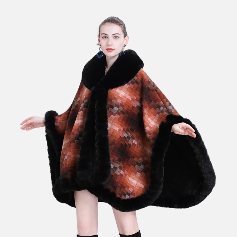 Femme portant cape poncho coton motifs rouges bordure fourrure noire col châle hiver