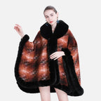 Cape poncho femme rouge carreaux bordure fourrure noire col châle hiver portée