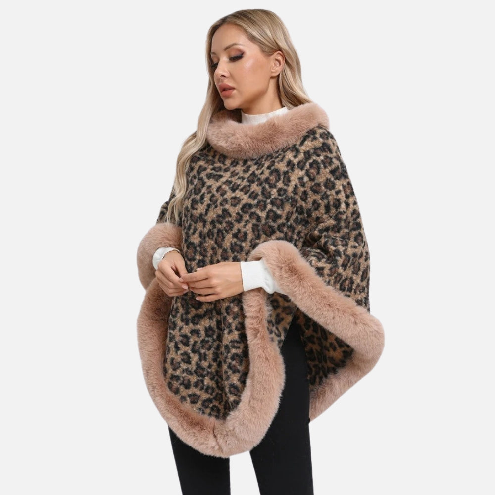 Cape poncho femme léopard beige noir col bordure fausse fourrure camel portée