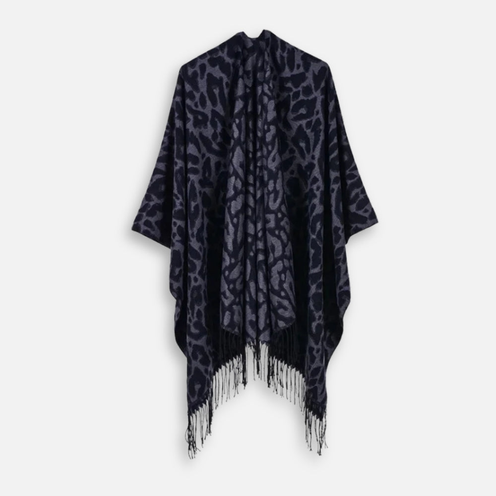 Cape poncho femme noire à motif léopard avec franges blanches, vue de face