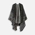 Cape poncho femme réversible motif floral gris anthracite présentée à plat sans manches