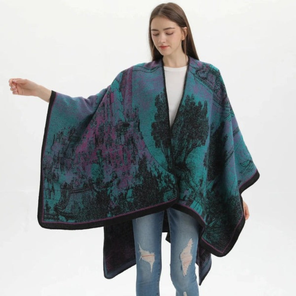 Femme portant cape poncho ouverte vintage bohème vert et violet avec motifs