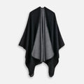 Cape poncho femme réversible noir gris avec bords surpiqués, vue de face à plat