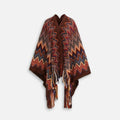 Cape poncho péruvienne femme multicolore zigzag avec franges, vue de face à plat