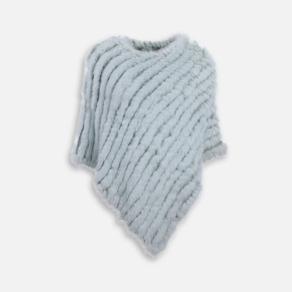 Cape poncho fourrure de lapin gris clair col montant asymétrique présentée à plat