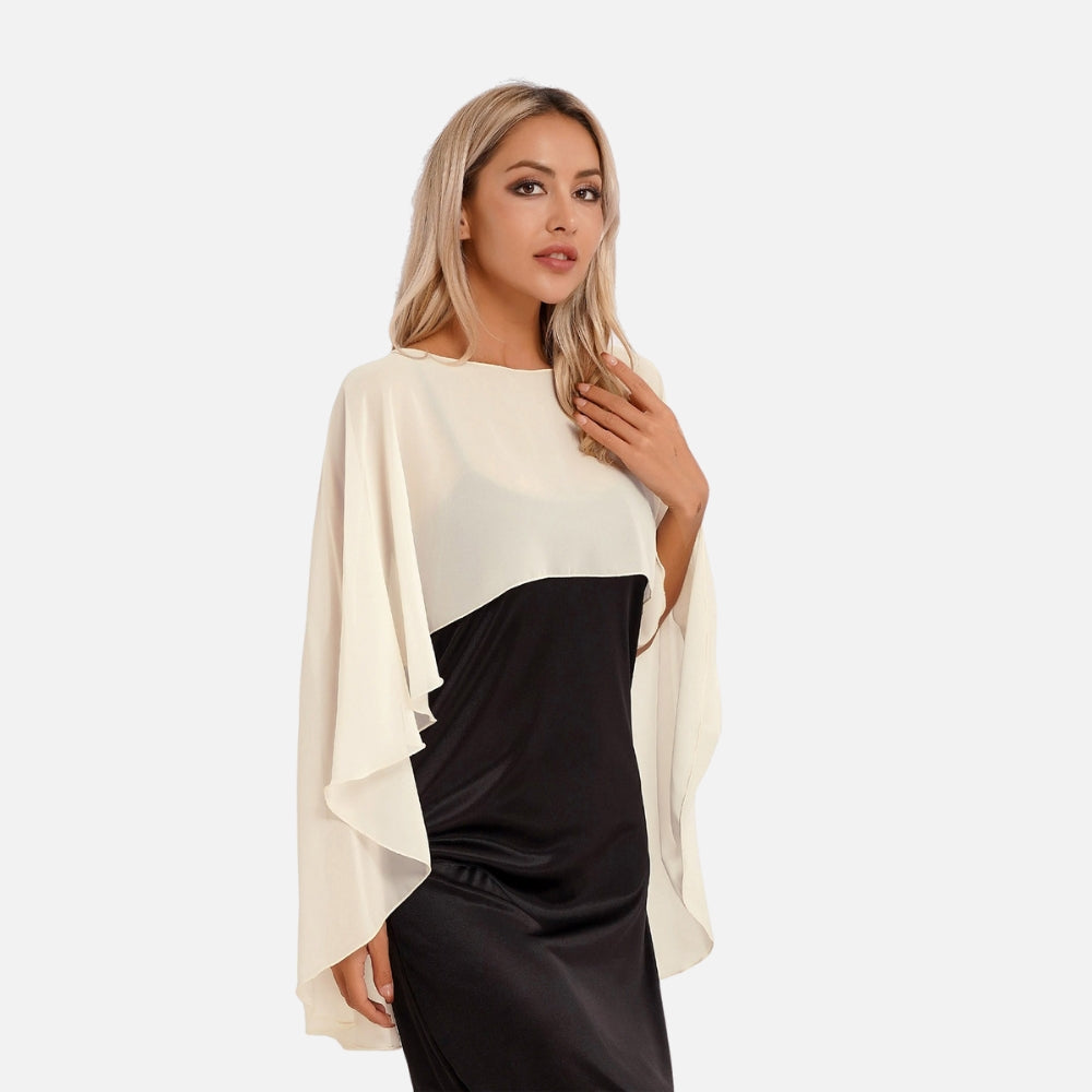 Cape poncho mousseline femme beige et noir, manches larges, portée vue de trois quarts