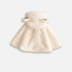 Cape poncho polaire bébé blanc cassé avec capuche et oreilles d'ours, vue de face