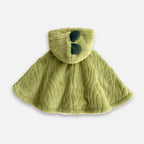 Cape poncho polaire bébé verte avec capuche oreilles dinosaure, vue de face à plat