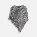 Poncho fourrure lapin gris col asymétrique présenté à plat sur fond blanc