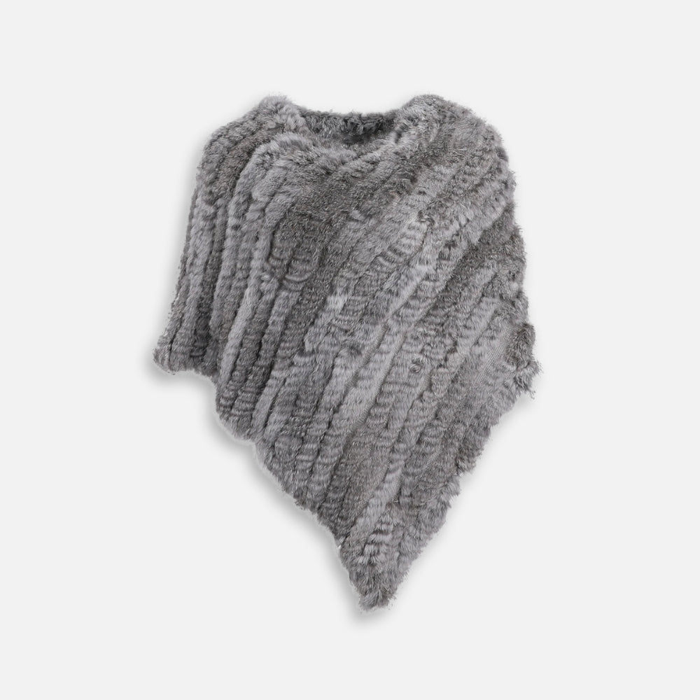 Poncho fourrure lapin gris col asymétrique présenté à plat sur fond blanc