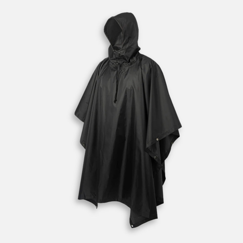 Poncho militaire noir imperméable avec capuche, vue de face, porté sur mannequin