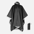 Poncho imperméable noir à capuche ajustable avec sac de rangement, vue de face et détail plié