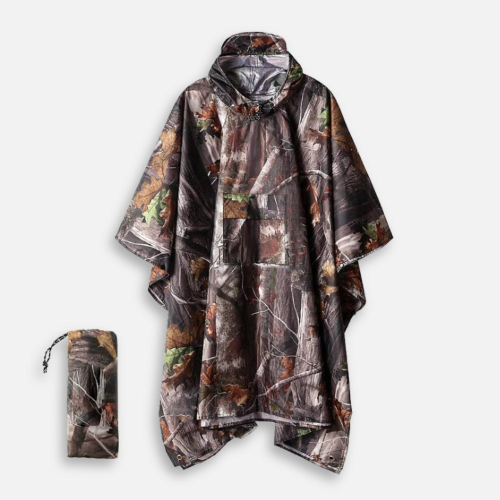 Poncho pluie camouflage nylon avec capuche, affiché de face avec sa pochette de rangement compacte