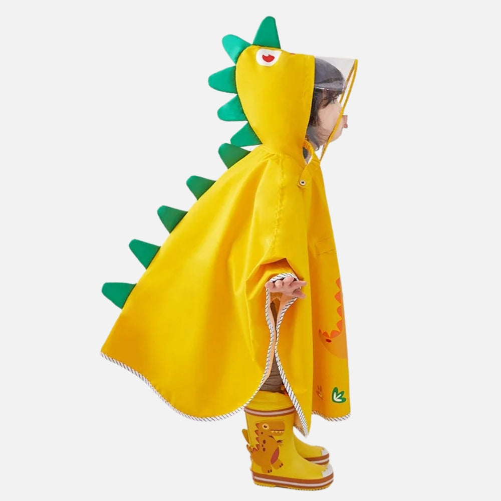 Enfant portant un poncho pluie jaune avec capuche dinosaure et pics verts