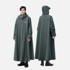Poncho pluie gris polyester avec capuche et manches longues, vues de face et dos