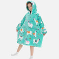 Enfant portant poncho polaire turquoise capuche motif lama coloré poches cœur