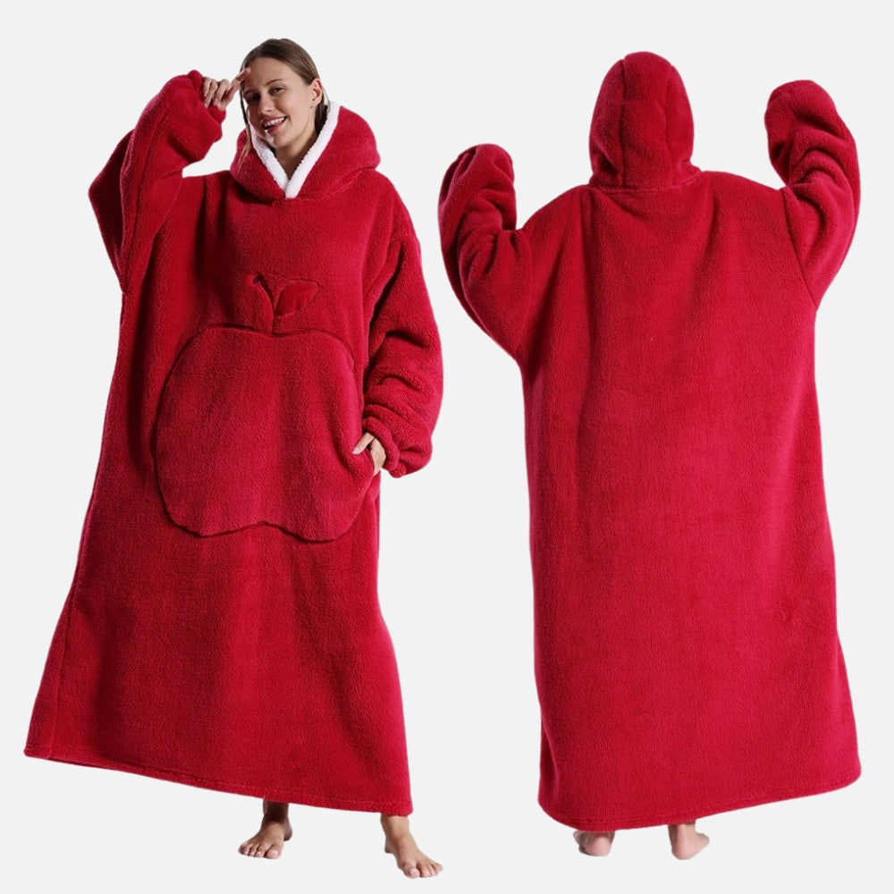 Femme portant poncho polaire rouge long avec capuche et poche ventrale, vue de face et dos