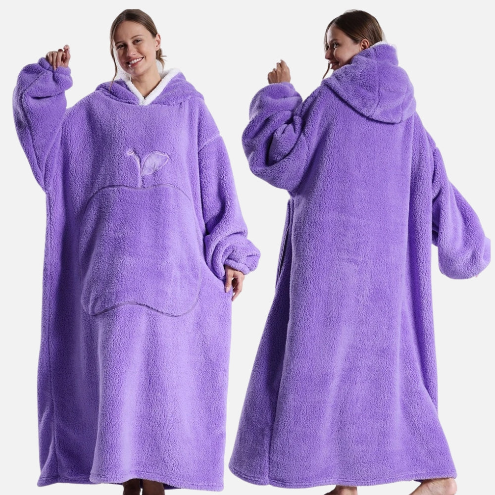 Femme portant poncho polaire violet long avec capuche et poche ventrale, vues de face et dos