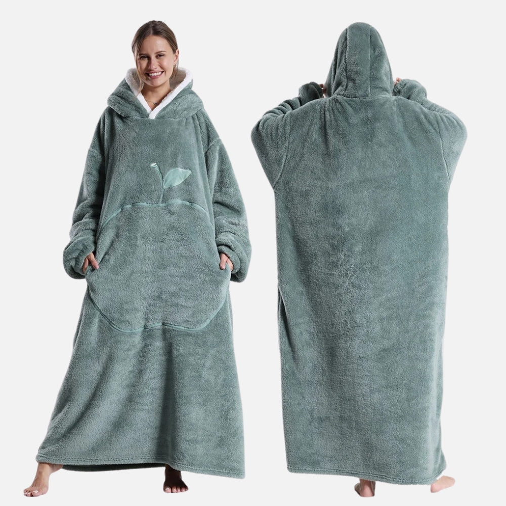 Femme portant poncho polaire gris avec capuche et poche ventrale, vues de face et dos