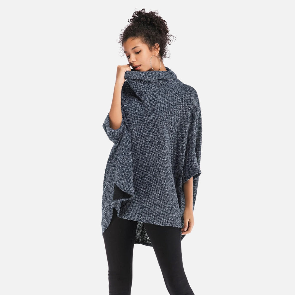 Femme portant un pull poncho coton chiné gris col roulé manches trois-quarts vue de dos