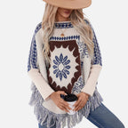 Femme portant poncho pull coton écru bleu motifs ethniques franges