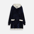 Pull poncho polaire sherpa bleu marine avec capuche écrue, poches et détails contrastants